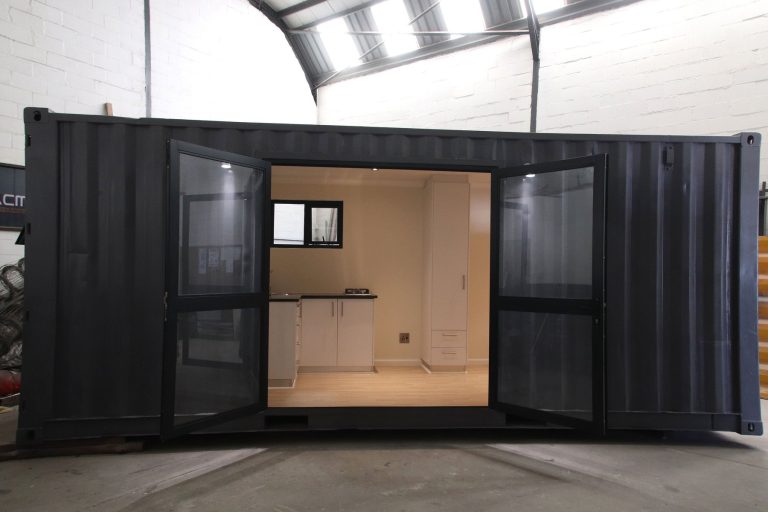 Bachelor Container Unit in Grabouw